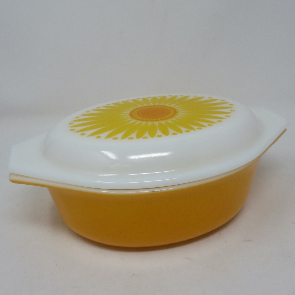 Vintage Pyrex Sunflower Daisy Divided 1 1/2 Qt Casserole Dish Lid USA Made 043